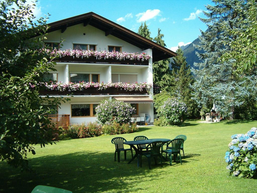 Gästehaus Ahornblick Mayrhofen Exterior foto